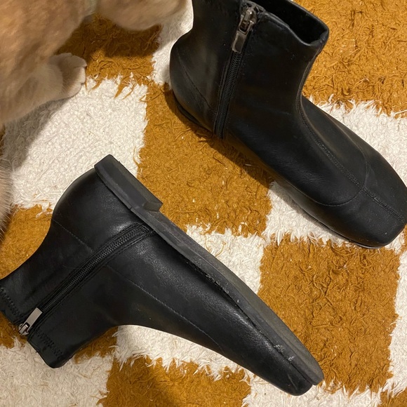 Selling Chelsea boots - Picture 2 of 3